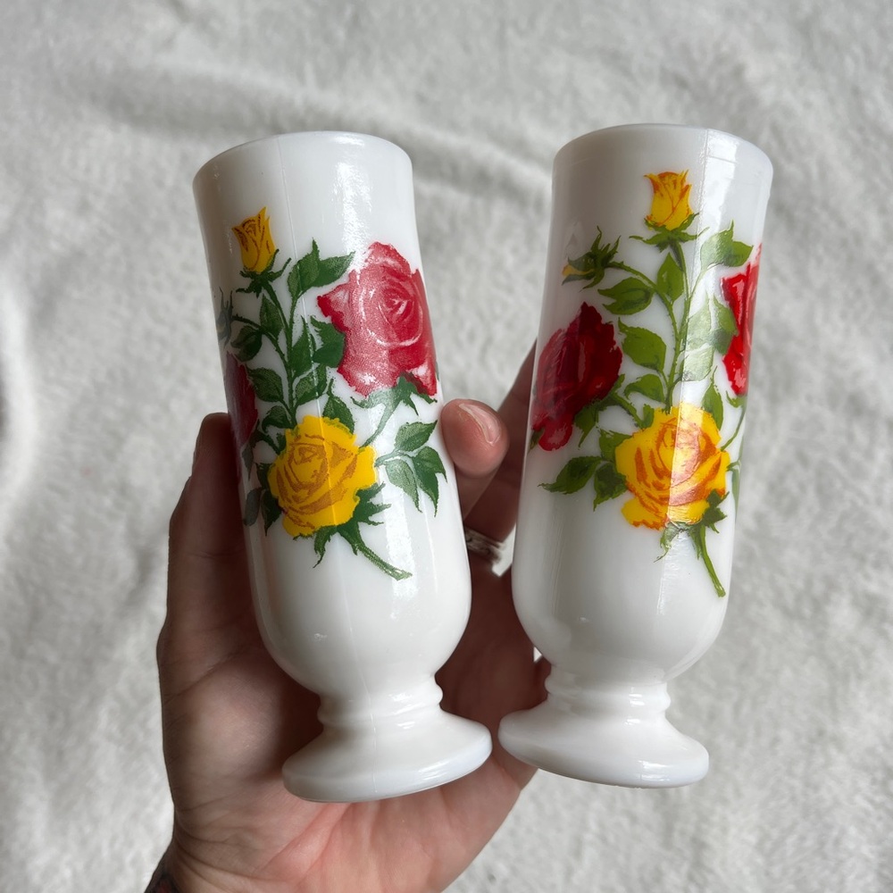 3/$30 🌟 Vintage Avon Rose Milk Glasses Set of 2